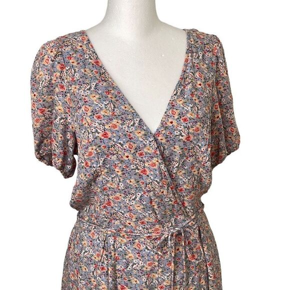 American Eagle Womens Floral Romper Shorts Wrap Short Sleeve Multicolor‎ Medium - Picture 2 of 9